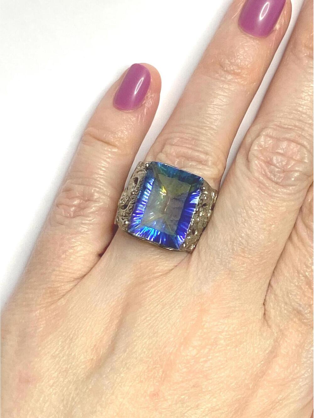 Vintage Silver Tone and Faceted Blue Resin Size 7 Statement Ring.